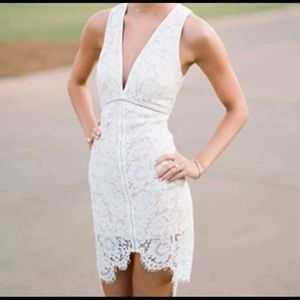 ASTR lace deep v midi dress 🔥